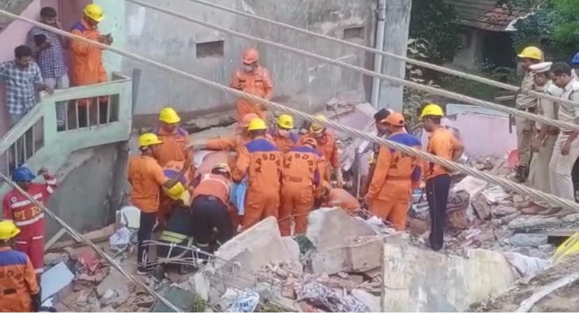Vizag rescue workers