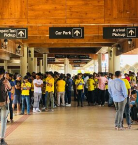 The Manjappada welcomed the Kerala Blasters squad at the Kochi airport on Saturday afternoon after controversial ISL match against Bengaluru FC