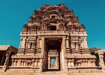 Planning a trip requires a bit of research as you need to know about the places to visit in Hampi, given the site can take over two days to be explored in its entirety.