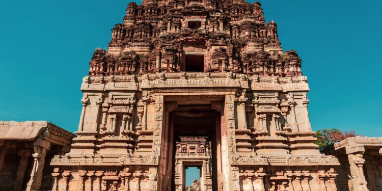 Planning a trip requires a bit of research as you need to know about the places to visit in Hampi, given the site can take over two days to be explored in its entirety.