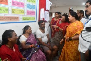 GHMC Mayor Vijayalakshmi Gadwal meeting the victim's parents