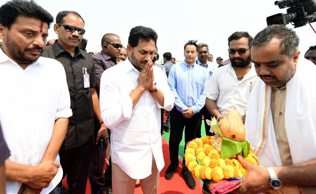Andhra Pradesh Chief Minister YS Jagan Mohan Reddy launched a slew of development projects in Srikakulam on 19 April. (Supplied)