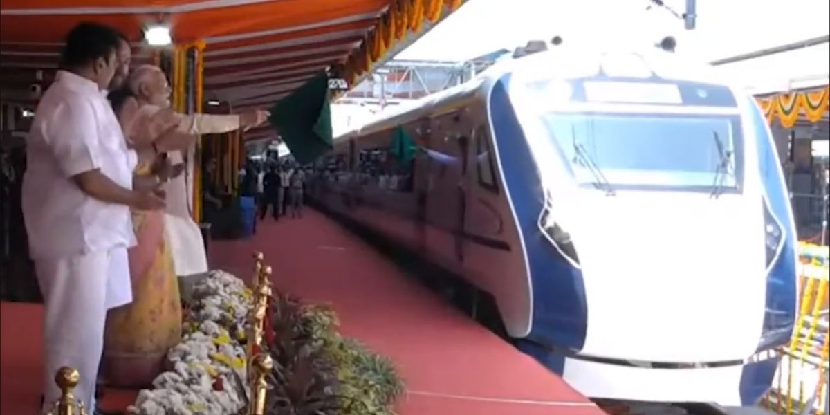 PM Modi flagging off Vande Bharat Express at the Secunderabad Railway station. (Screengrab)