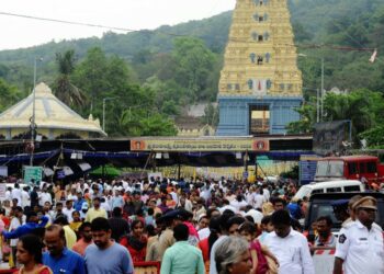 Devotees queue up before the Simhachalam temple in Andhra Pradesh on Sunday, 23 April, 2023. (Supplied)