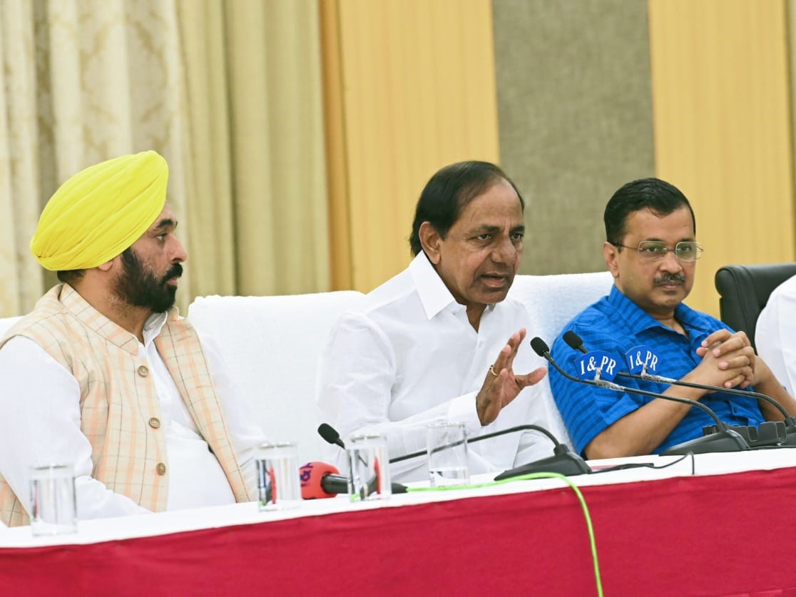 Will use all our strength to defeat Ordinance in RS, says KCR while backing Kejriwal