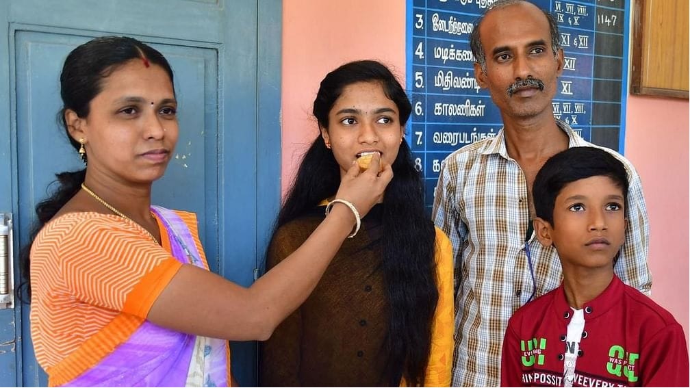 Daughter of daily-wage carpenter scores 600/600 in Tamil Nadu Class XII Board exams 