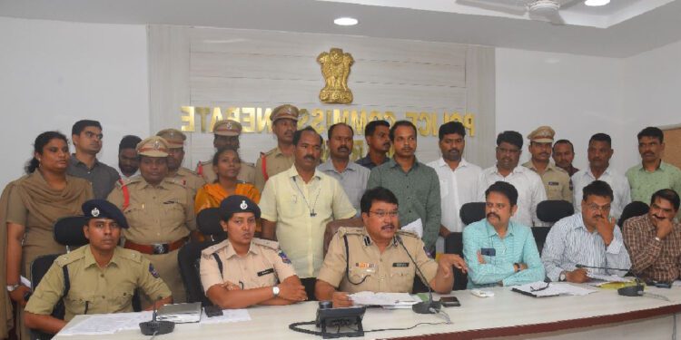 Warangal Police Commissioner AV Ranganath announcing the arrest of the gang in Warangal on Monday. (Supplied)