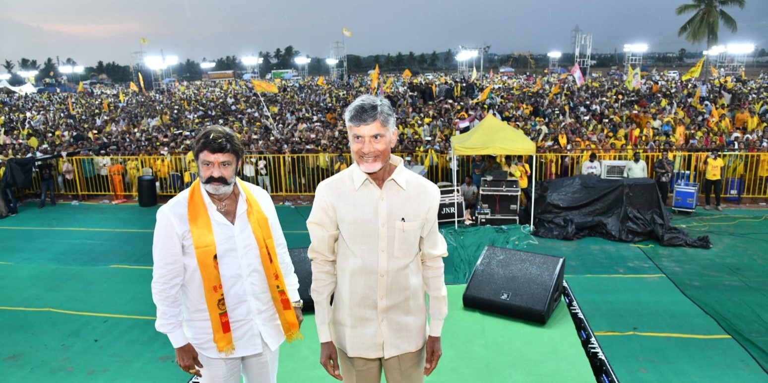 Nandamuri Balakrisha (left) and TDP chief N Chandrababu Naidu at the Mahanadu event in Rajamahendravaram in the East Godavary district of Andhra Pradesh on Sunday, 28 May. (Supplied)