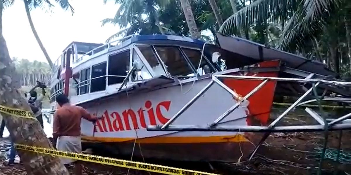 The boat that capsized in Tanur. (Screengrab)