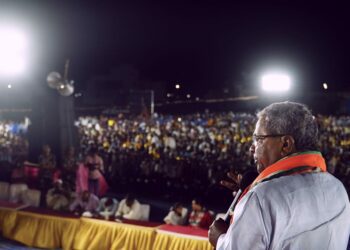 Former Chief Minister and Congress leader Siddaramaiah addressing a rally in Kundgol on Tuesday. (Supplied)