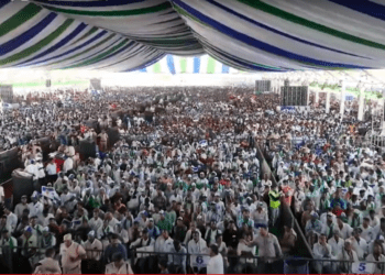 The public gathering at the YSCRP meeting at Pathikonda in Kurnool district. (Screengrab/Twitter)