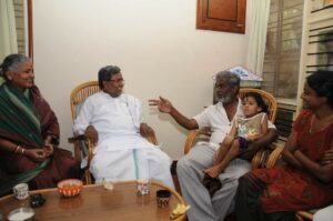 Devanura and family with Siddaramaiah after the latter became chief minister in 2013