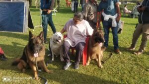 Director Meghna Gulzar with Rocky and other dogs on the Sam Bahadur sets