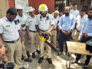 Training given to how to use the fuel-operated chain saw