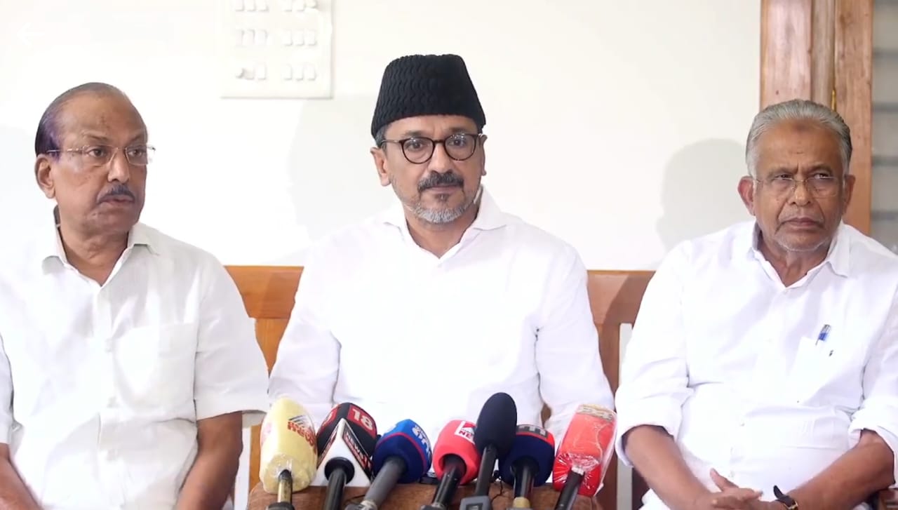 IUJML leaders Sadiq Ali Shihab Thangal (Centre), PK Kunhalikkutty (Left) and ET Muhammed Basheer (Right) addressing a press conference. (Screengrab)