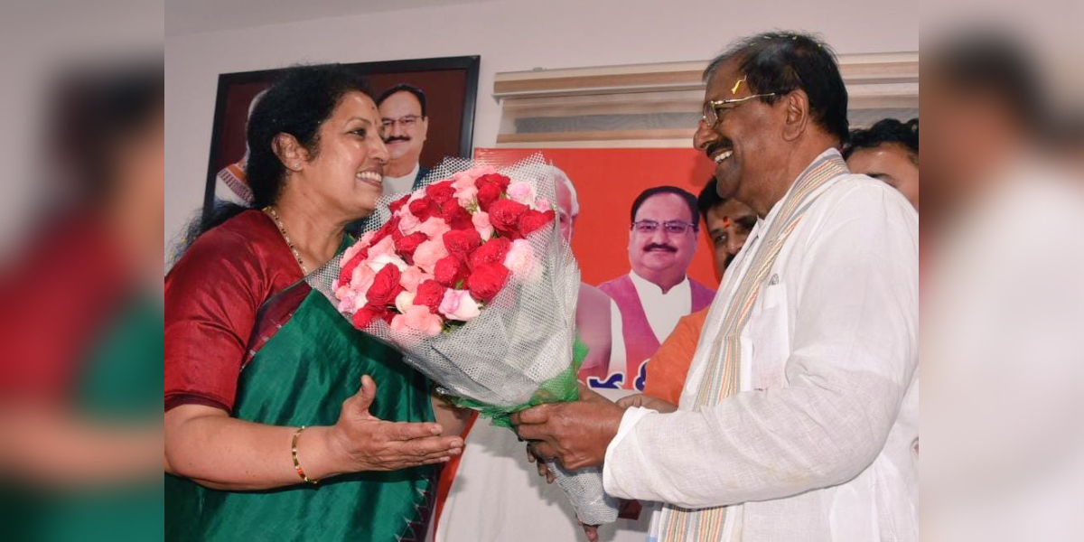 Daggubati Purandeswari is greeted by her predecessor Soma Veeraju after taking charge as the Andhra Pradesh BJP chief in Vijayawada on Thursday, 13 July, 2023.