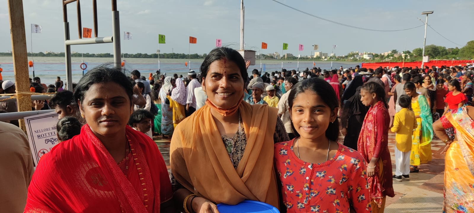 Attendees of Rottela Panduga at the Bara Shaheed Dargah. (Umar)
