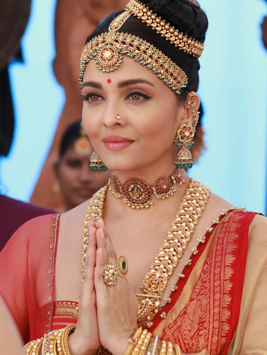 Aishwarya Rai as Nandini in Ponniyin Selvan