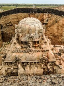 Vettuvankovil, Kazhugumalai, a Pandya monolith