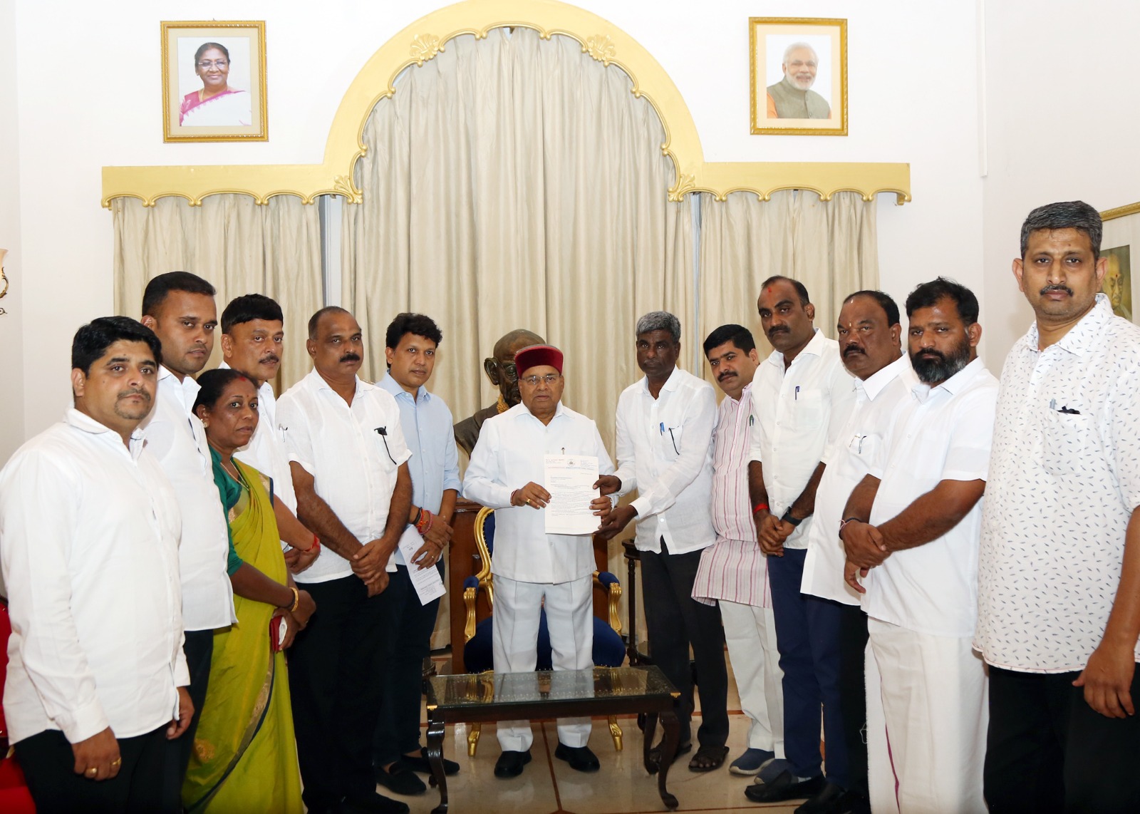 BJP legislators from coastal districts, on Friday, met Karnataka Governor Thaawarchand Gehlot on Friday for SIT probe into Udupi washroom filming incident