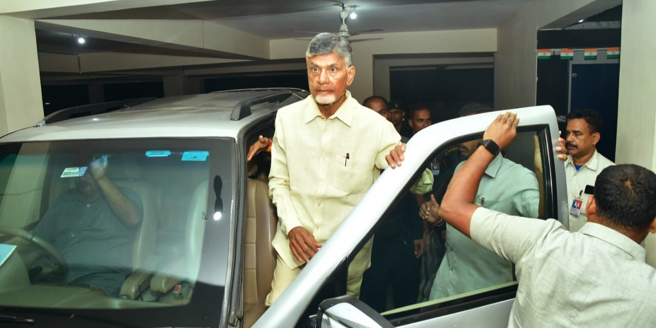 Chandrababu Naidu being taken for a medical exam before being taken to an ACB court. (Supplied)