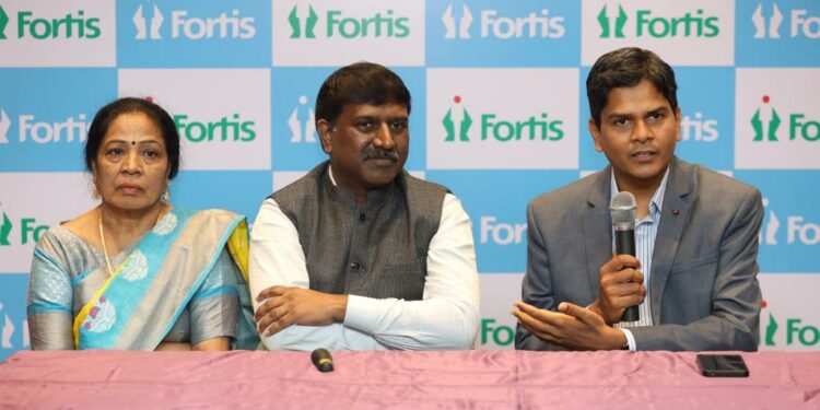 Dr Srinivas Prasad (center) with Hamsaveni and Fortis Business Head, Akshay Oleti at a Press Conference to present India's first reported case of twisted aorta and a failed valve replacement using Hybrid TAVR.