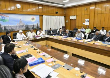 Chief Minister Siddaramaiah chaired a meeting with legal experts on the simmering tensions over Cauvery River water row at Bengaluru on Friday.
