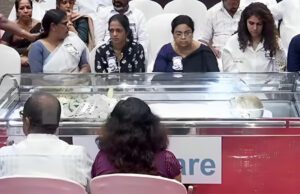 Wife and daughter of KG George sitting beside his body (1)
