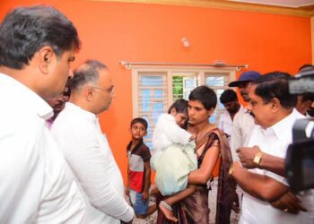 Health Minister Dinesh Gundurao interacting with family of Deeksha, one ofthe five children fighting rare skin condition-Xeroderma Pigmentosum.