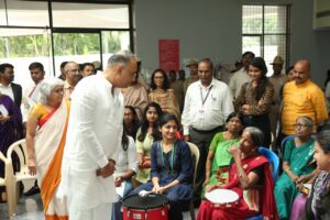 Health minister Dinesh Gundurao speaking to caregivers of Dementia patients. 