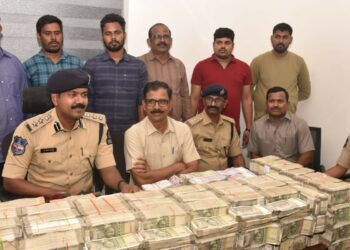Police with the seized cash. (Supplied)