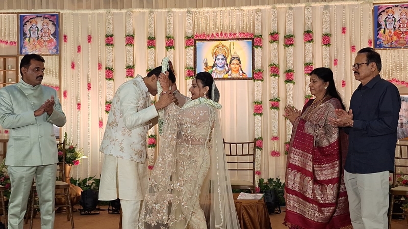 actress Pooja Gandhi weds businessman Vijay Ghorpade as per mangalya mantra