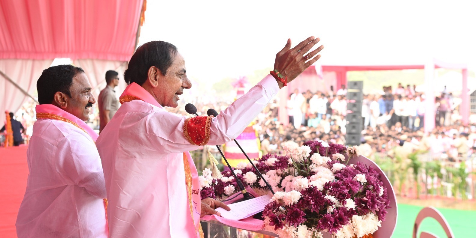Telangana Chief Minister and BRS chief K Chandrashekar Rao on the campaign trail on Wednesday, 1 November, 2023.