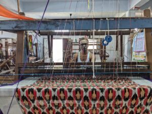 Image of Handloom weaver in the Dubbak constituency. 