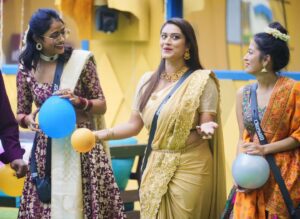 Tanisha Kuppanda with her contestants at the Bigg Boss show season-10