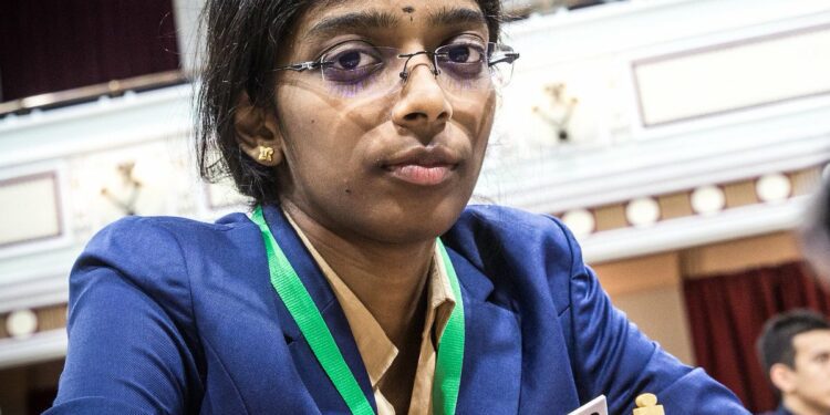 Out of Pragg's shadow, R Vaishali, India's 3rd woman GM, is destined for  greatness, says coach - The South First