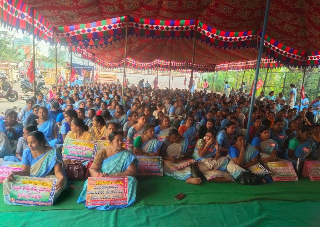 Anganwadi teachers and helpers protesting in Vijayawada. (Supplied)