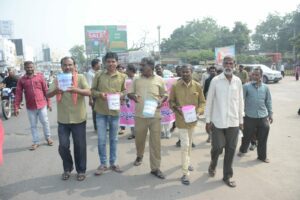 In a symbolic protest, auto drivers in Karimnagar district protested by resorting to begging 'bikshatana' on 3 January. 