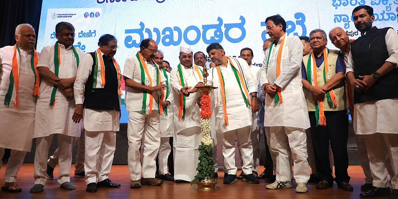 Karnataka Congress leaders at a meeting on Wednesday, 10 January 2024. (siddaramaiah/X)