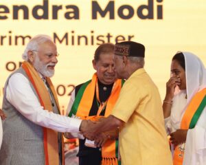 PM Modi meeting people in Lakhadweep