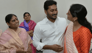 YS Sharmila joined YS Jagan and wished for his Padayatra in 2017. (Supplied)
