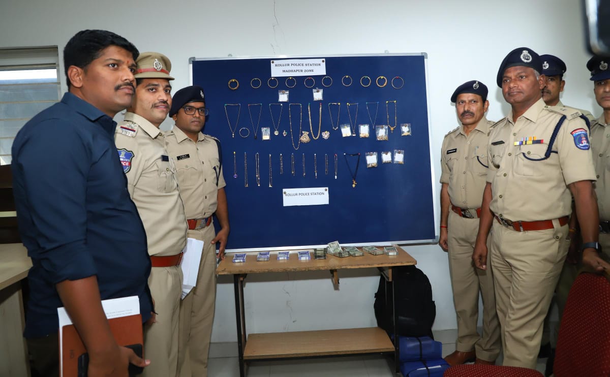 The Cyberabad Police with the seized stolen items. (Supplied)
