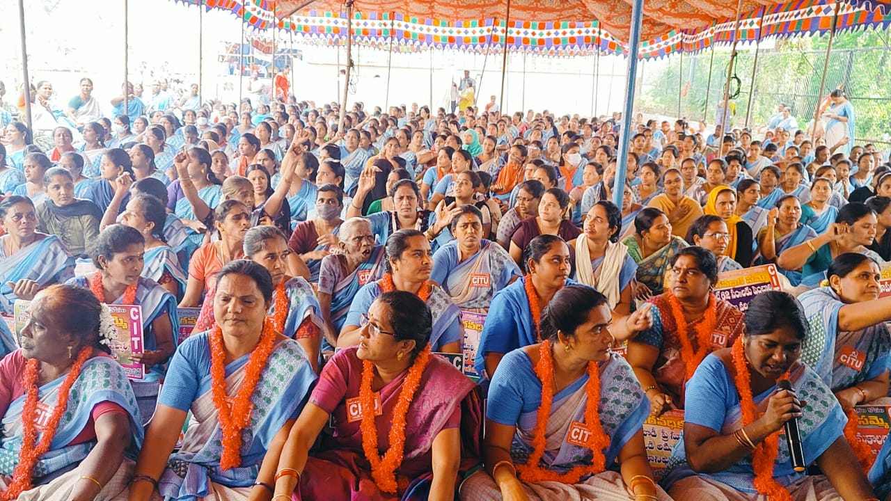 Anganwadi workers protesting in Vijayawada. (Supplied)