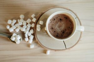 The hot cocoa at Lazy Suzy has a cult following. (iStock)