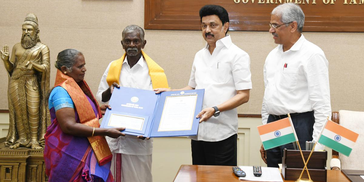 CM Stalin felicitating farm workers Shanmugaiah and his wife Vadakithiammal. (X)
