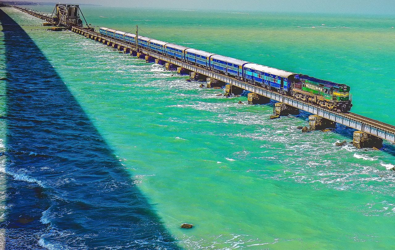 The train services between Mandapam on the mainland and Rameswaram Island were suspended on 23 December 2022 after the existing rail bridge (pictured), which was built in 1913, was declared non-operational from a safety point of view. (Shaswat Nimesh/Wikimedia Commons)