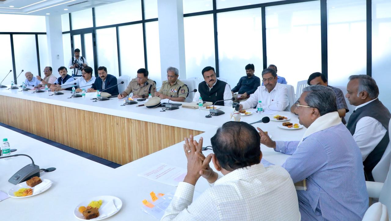 Siddaramaiah chairs a high-level meeting with senior police officials in the wake of the Rameshwaram Cafe bomb Blast. (X)