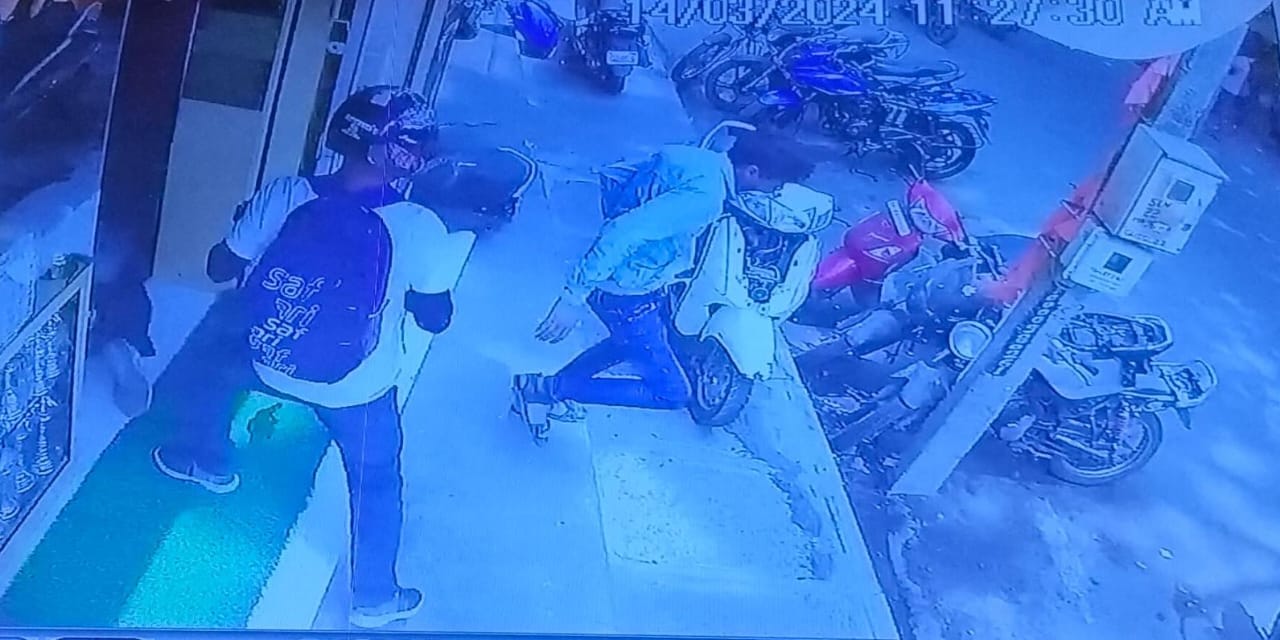 Foiled robbery attempt at jewelry shop in Bengaluru ends up in shootout injuring two men
