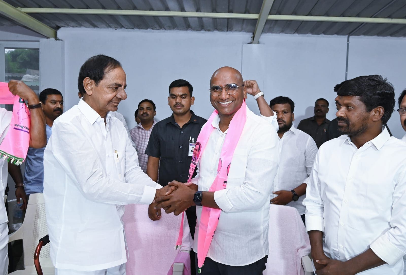 The former BSP state president in Telangana, RS Praveen Kumar, joined the BRS on Monday. (X)