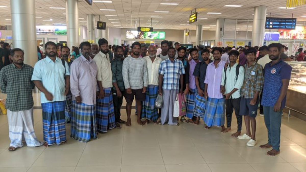 19 fishermen return to India